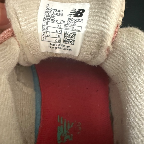 Girls New Balance Sneakers - Picture 4 of 4